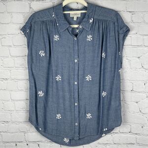 LUCKY BRAND women’s blue soft short sleeve shirt with floral embroidery, size M